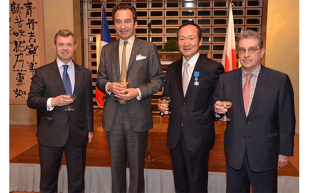 左から、クレディ・アグリコル・CIBのマルク=アンドレ・ポワリエ・アジア太平洋地域担当シニア・リージョナルオフィサー、ティエリー・ダナ駐日フランス大使、堀場邦宏氏、クレディ・アグリコル・CIBジャパンのミッシェル・ロワ代表