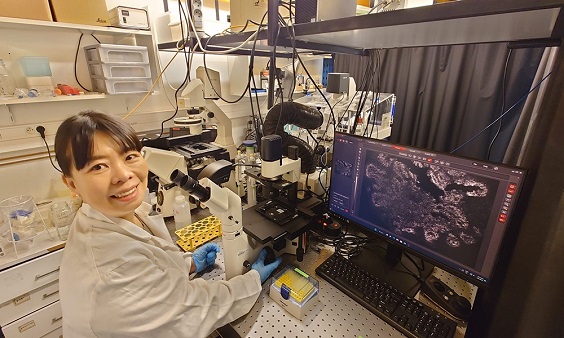 Entretien avec le Dr. Ayako Yamada, chercheuse CNRS en microfluidique et biophysique au département de chimie de l'ENS à Paris - JPEG